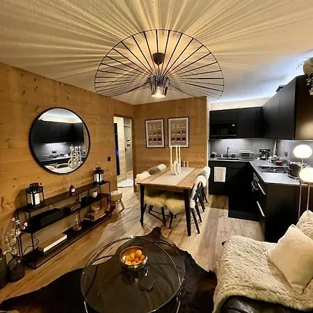 -white Aster- Charming Renovated Apartment Megeve
