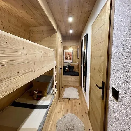 -white Aster- Charming Renovated Apartment *