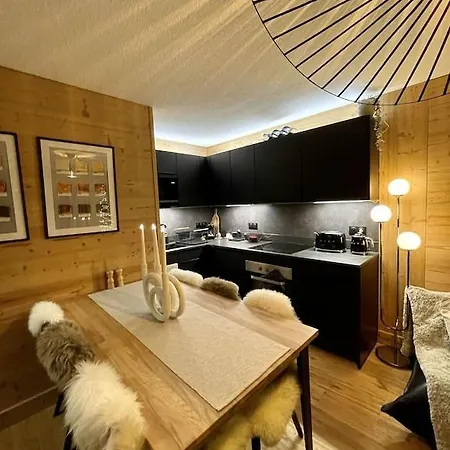 -white Aster- Charming Renovated Megeve